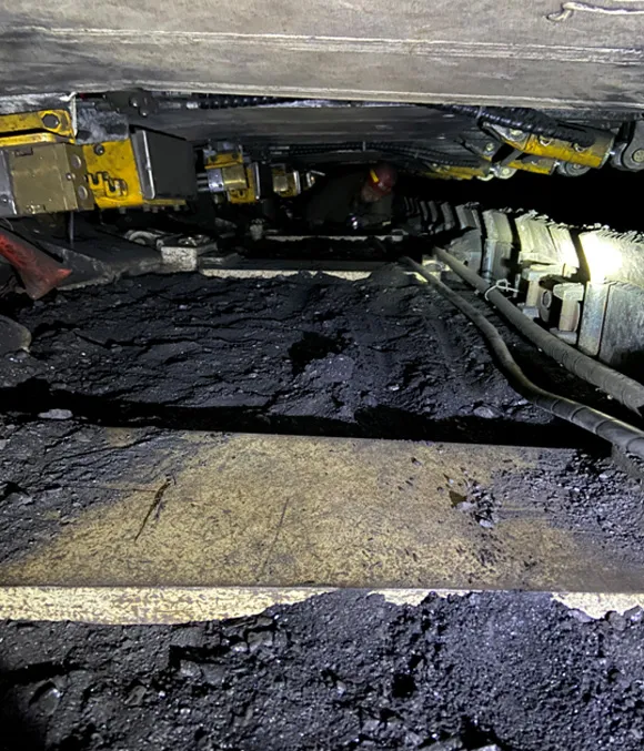 Усовершенствованная версия электрогидравлической управляемой крепи для механизированной выемки на сверхтонких пластах используется непосредственно на производственном участке.